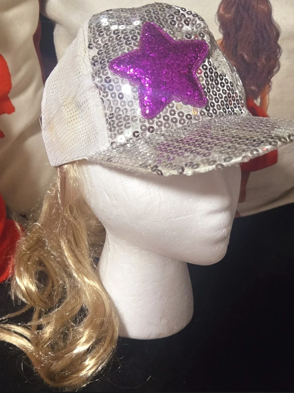 HANNAH MONTANA WHITE HAT WITH HAIR FOR GIRL (DISNEY)